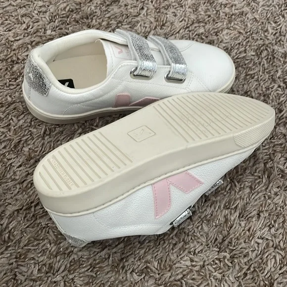 VEJA Esplar Velcro (Big Kid) NEW